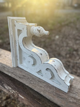 Load image into Gallery viewer, Distressed White Corbel Pair with Finial
