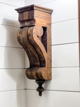 Load image into Gallery viewer, Pair of Rustic Finial corbels
