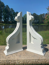 Load image into Gallery viewer, Pair of Rustic Farmhouse Corbels

